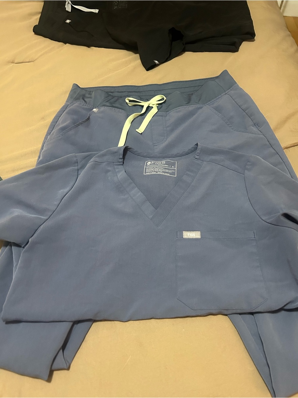 Figs Women’s Scrub Tops and Jogger Pants multiple sizes